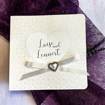 Hochzeitseinladung Liv mit Prägung und Schleife sehr elegant