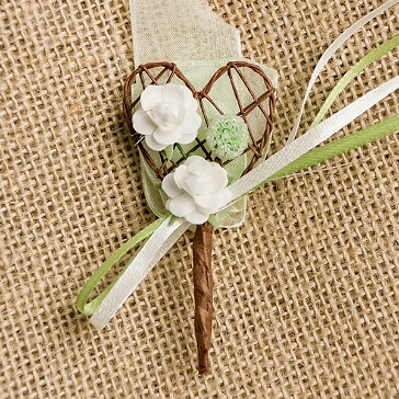 Hochzeitsanstecker Herz mit Blüten, champagn-grün
