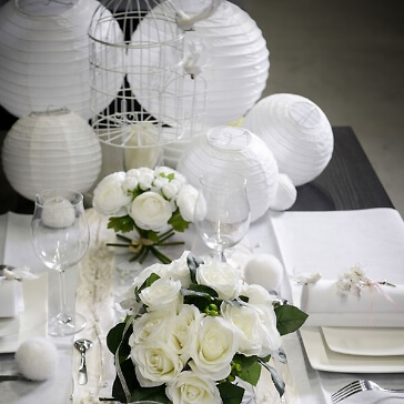 Lampions zur Hochzeit in weiß