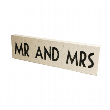 Großes Holzschild "Mr & Mrs" zur Hochzeit