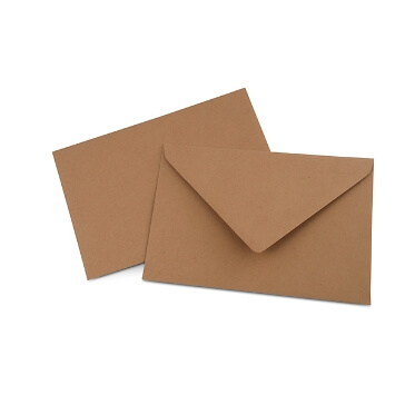 Briefumschlag aus Kraftpapier für Hochzeitseinladungen