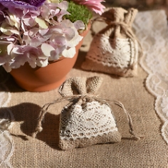 Gastgeschenk S&auml;ckchen aus Jute mit Spitze