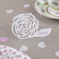 Tischkarten im Rosenmotiv in Wei&szlig;