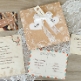 Hochzeitseinladung Marcella aus Kraftpapier mit Herzen und Schleife Kartenset