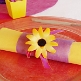 Fuchsia-farbiges Tischband aus Vlies zzur Hochzeitsdekoration - Dekobeispiel