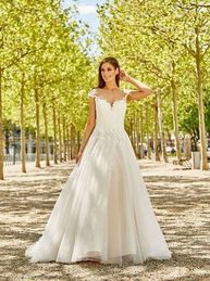 Brautkleid mit Spitze und kleinen Ärmeln - Lisa Donetti 50343