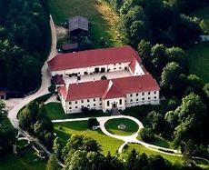 Schloss Ehrenfels aus der Luftansicht