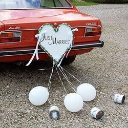 Autodeko für das Hochzeitsauto