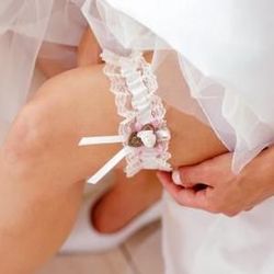 Strumpfbandwerfen in England - der Brautstrauß für Männer