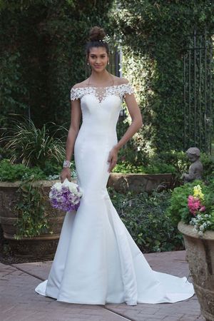 Brautkleid Sincerity 4010 Kleid mit Off the Shoulder-Ausschnitt aus transparentem Stoff
