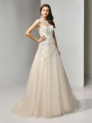 Romantisches Brautkleid von Beautiful Bridal A-Linie mit Perlen Hochgeschlossen