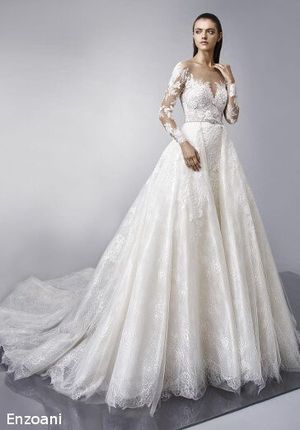 Brautkleid von Enzoani mit langen Ärmeln aus Spitze