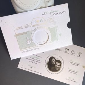 Türkisfarbene Einladungskarte mit Foto und Kamera-Motiv