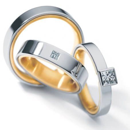 Unisonso<br>Zwei Ringe, zwei Materialien, ein gemeinsamer Lebenslauf. Platin und Roségold vereint für die Ewigkeit. Solitär und Trauringe passen perfekt zusammen und bieten die Möglichkeit den Trauring in ein neues Licht zu stellen. Diamant-Princess einzigartig inszeniert.