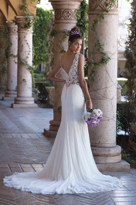 Brautkleid Sincerity 4011 Hochzeitskleid mit tiefem V-Rückenausschnitt