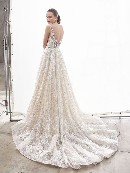 Romantisches Brautkleid von Enzoani Rückenansicht mit Illusion Trägern aus Spitze