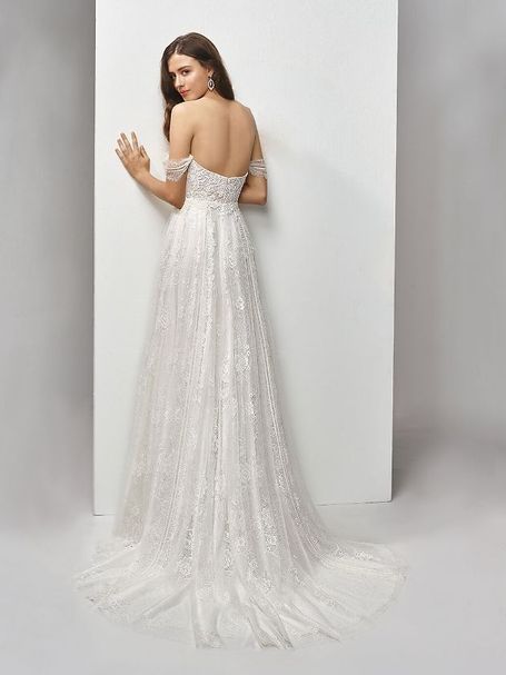 Modernes Brautkleid von Beautiful Bridal aus Chantilly Spitze mit Pailletten