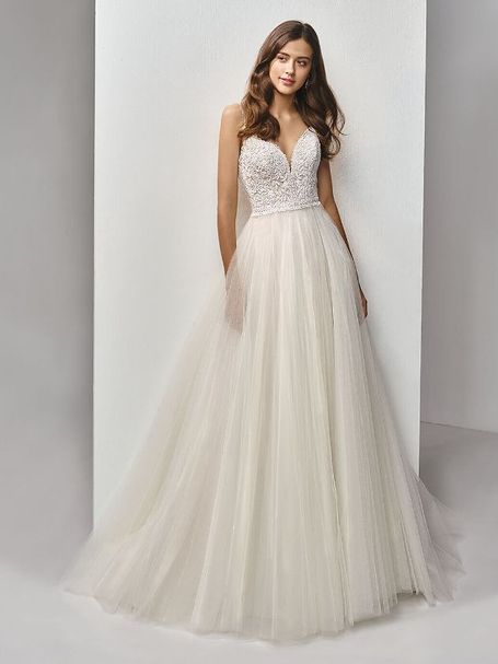 Wunderschönes Brautkleid von Beautiful Bridal mit Tüllrock und Herzausschnitt