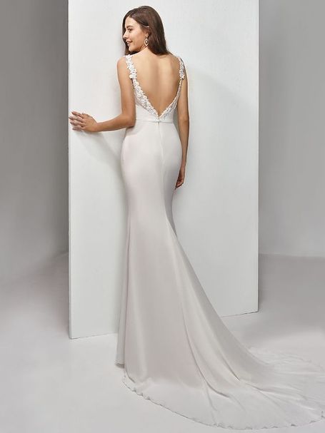 Enges Brautkleid von Beautiful Bridal Rückenansicht mit tiefem V-Ausschnitt