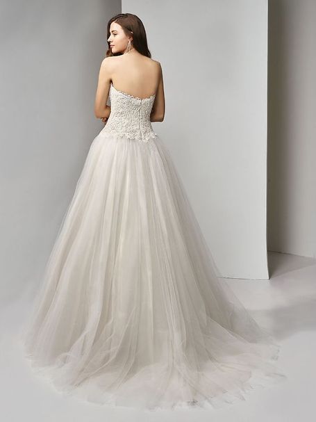 Klassisches Brautkleid von Beautiful Bridal mit Tüllrock