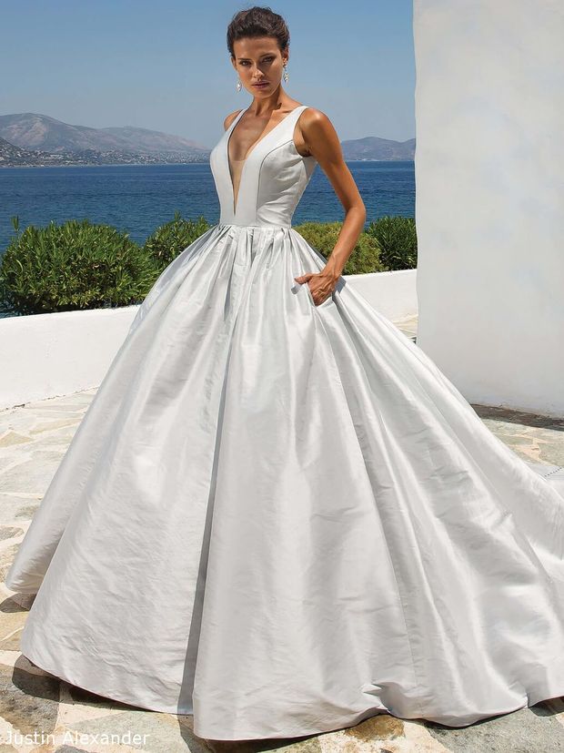 Spektakuläres Brautkleid im puristischen Look