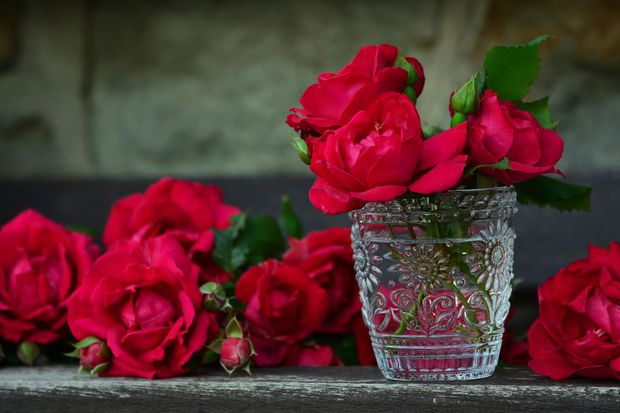 Tischdeko Hochzeit rote Rosen