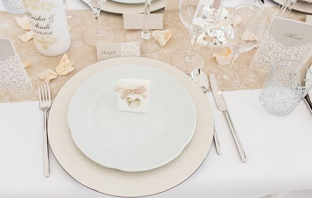 Tischdeko Hochzeit modern neutrals