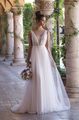 Brautkleid Sincerity 4031 Kleid aus English Net mit tiefem V-Ausschnitt